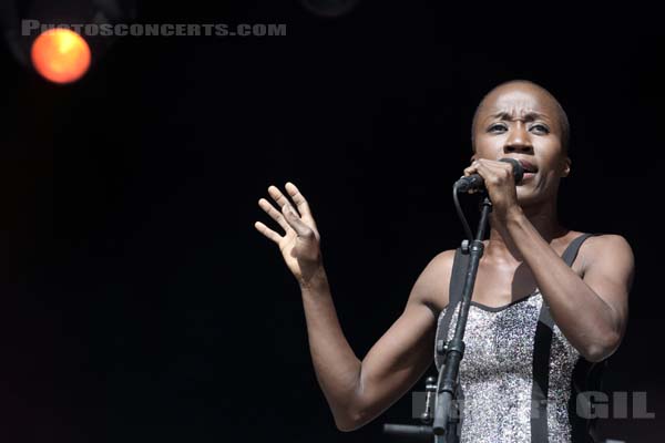 ROKIA TRAORE - 2016-09-10 - LA COURNEUVE - Parc Departemental - Grande Scene - 